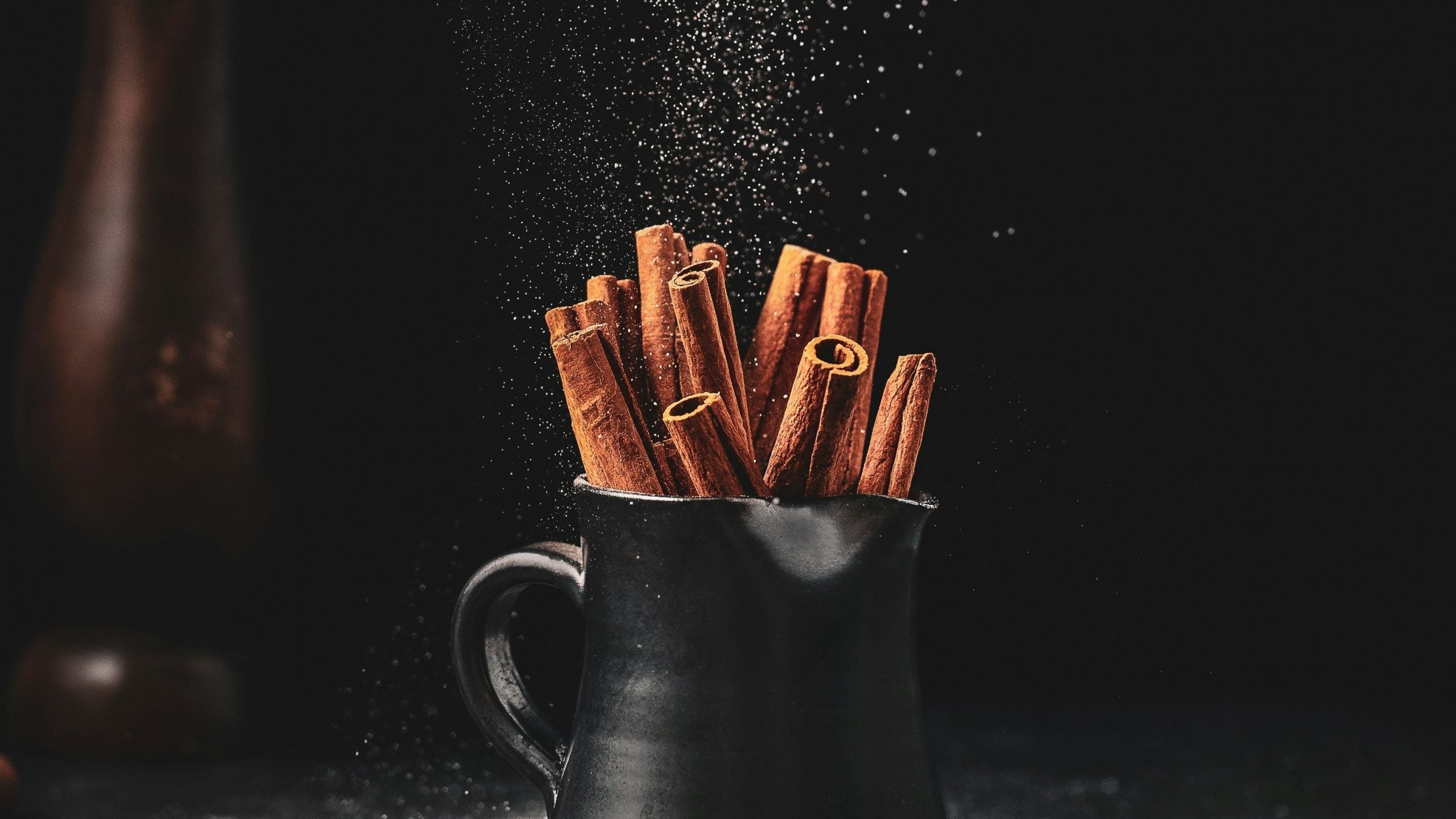Cinnamon in perfumery: warm scents & scented candles